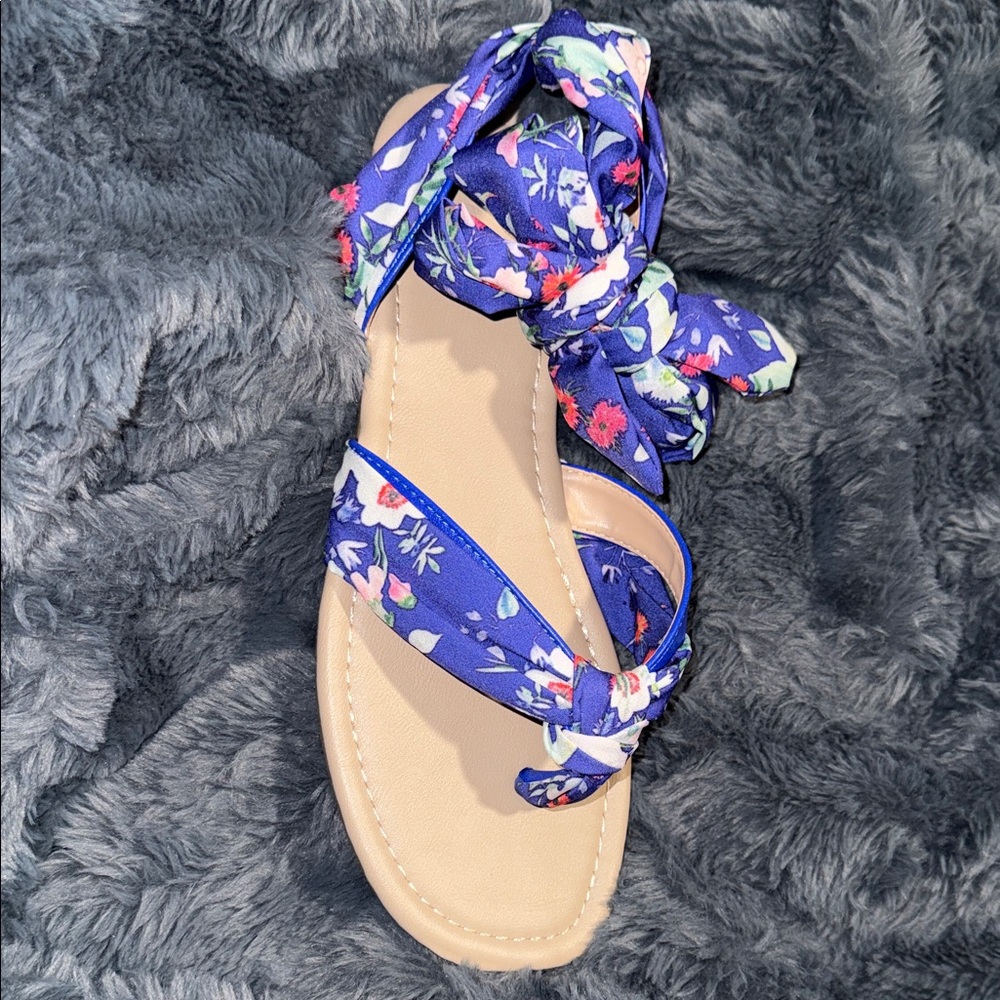 NIB: BAMBOO Blue Floral Sandals